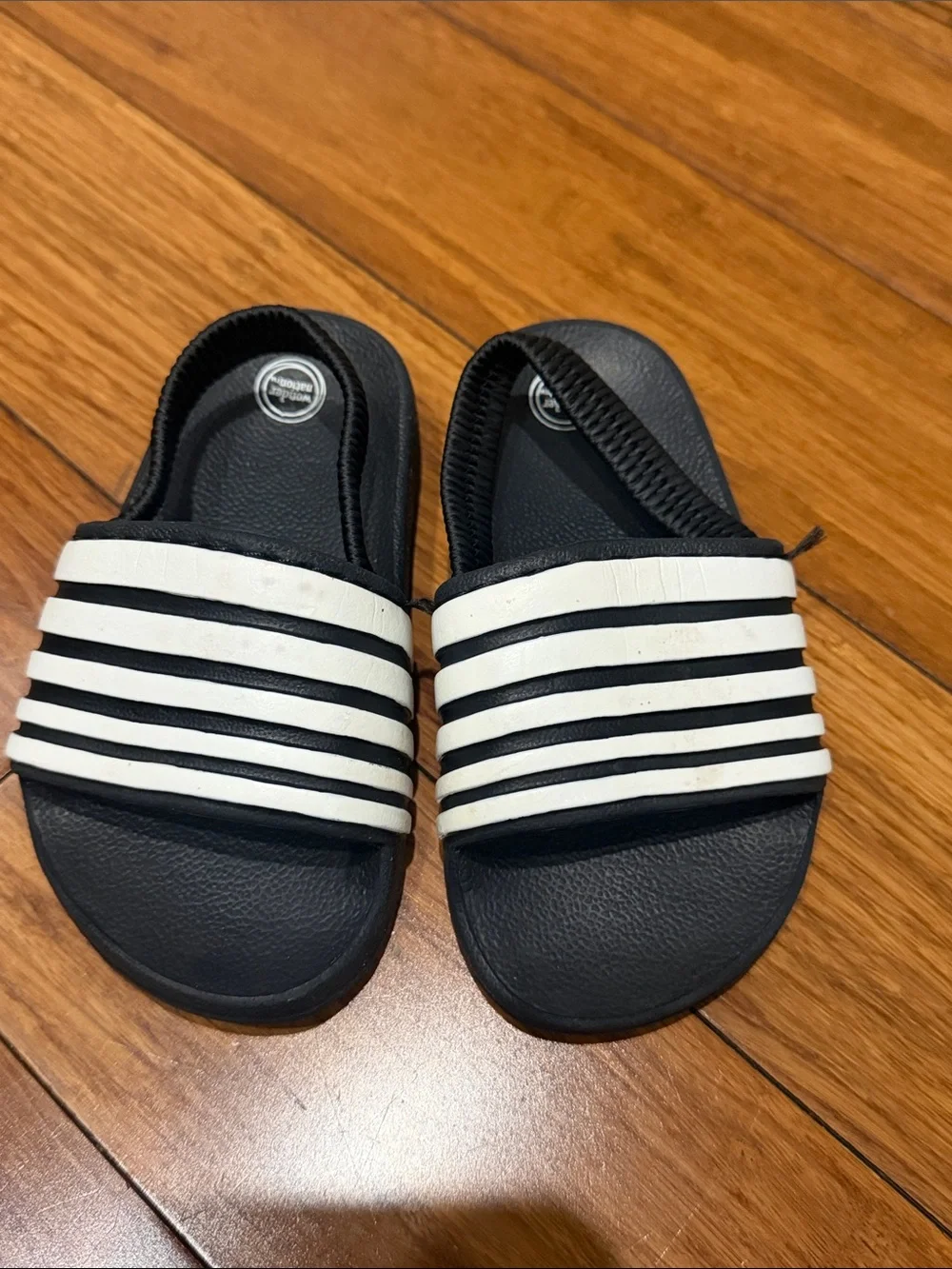 Wonder Nation Kids Black and White Slide Sandals with Elastic Heel size 7/8